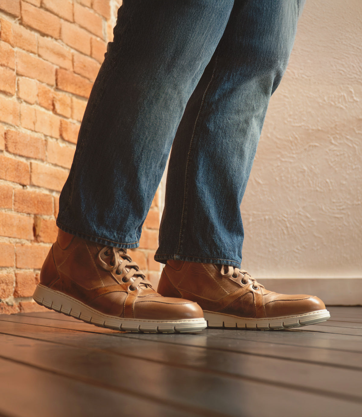 Barton Men’s Full-Grain Leather High-Top Sneaker
