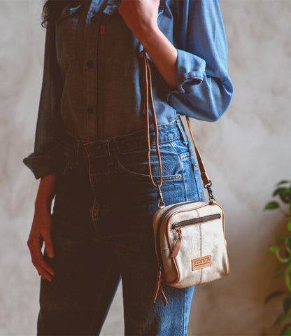 Capture Women's Full-Grain Leather Bag