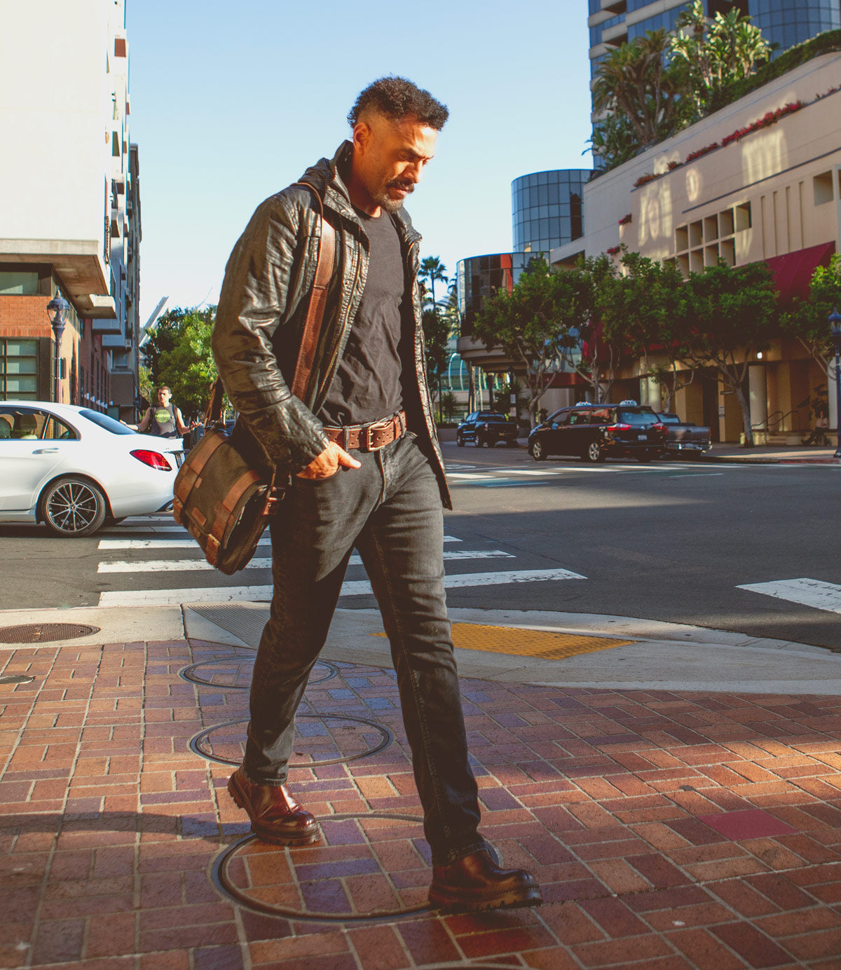 Hue Full-Grain Leather Buckle Bag