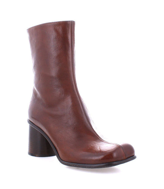 Isodora Women’s Full-Grain Leather Heeled Boot