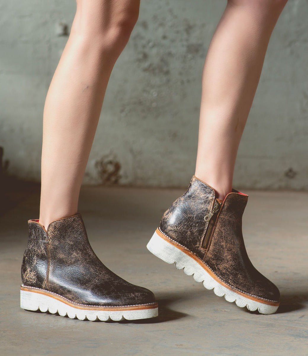Lydyi Women’s Full-Grain Leather Ankle Boot