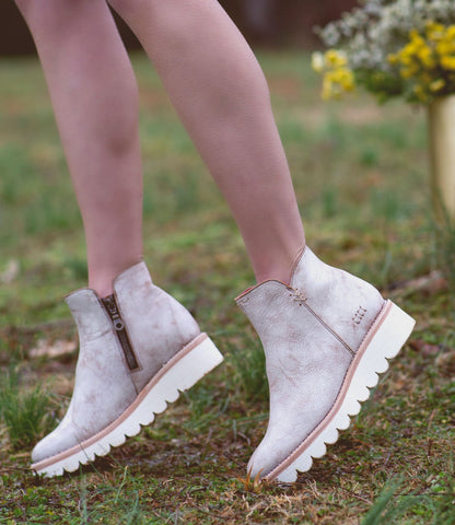 Lydyi Women’s Full-Grain Leather Ankle Boot