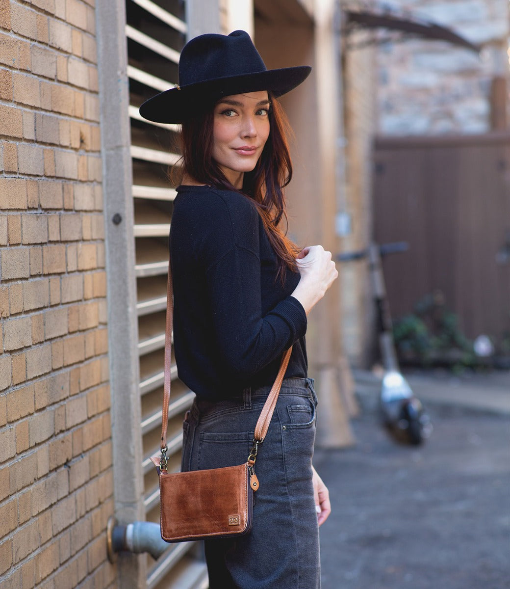 Templeton II Women’s Full-Grain Leather Crossbody Wallet
